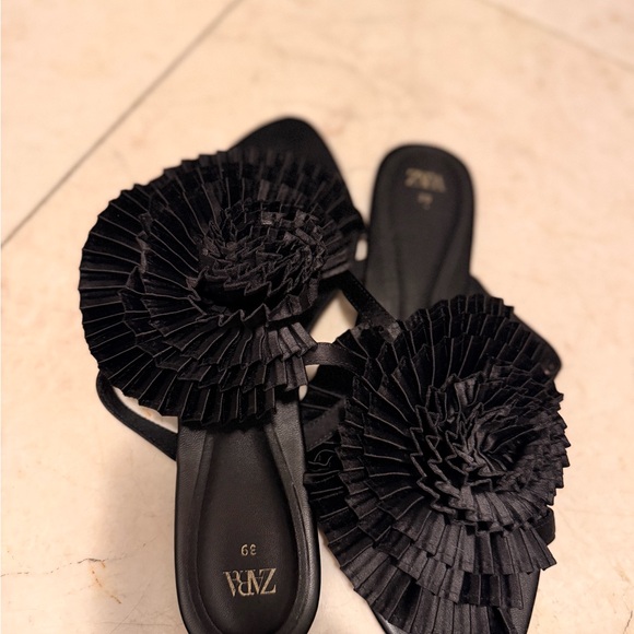 Zara Women's Black Pleated Mules - Picture 2 of 2
